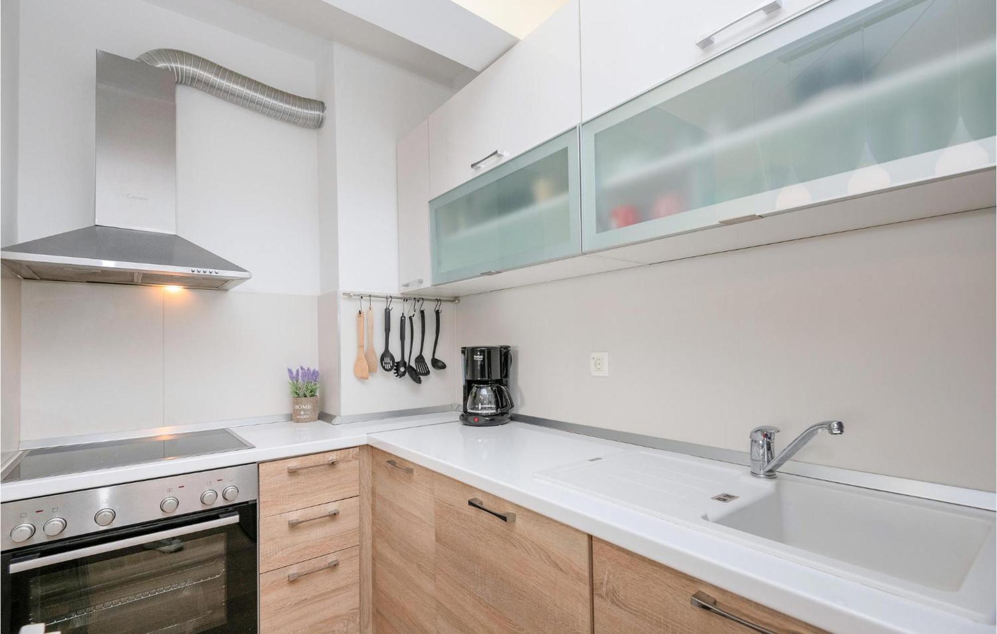 1 Bedroom Beautiful Apartment In Baska Voda Exterior photo